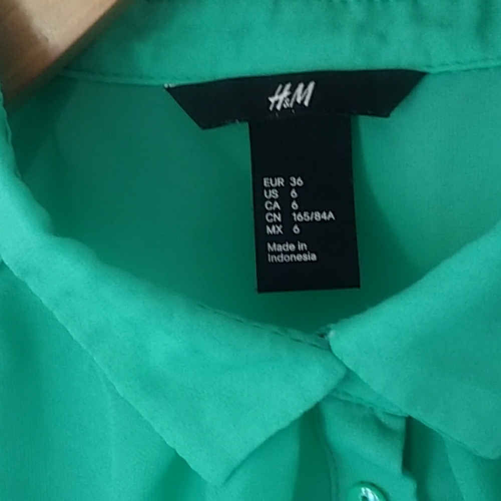 H&M Kelly Green Sleeveless Button Tank Blouse - Picture 2 of 4